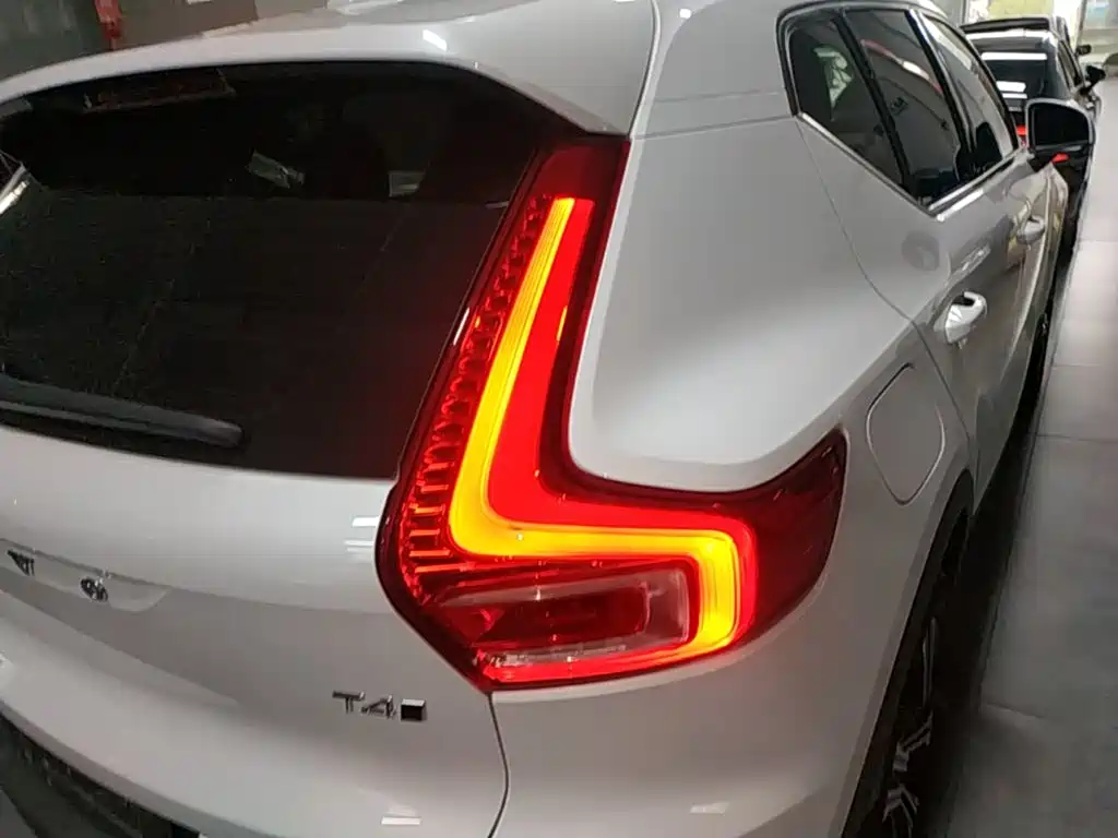Volvo XC40 — миниатюра 8