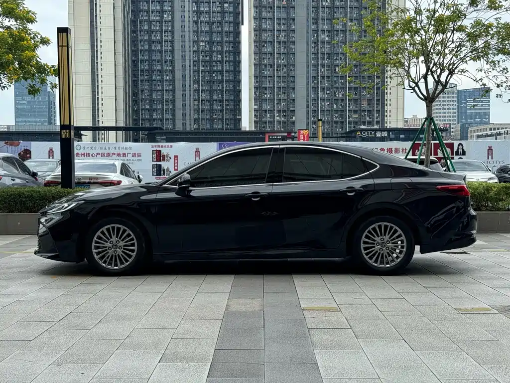 Toyota Camry — миниатюра 3