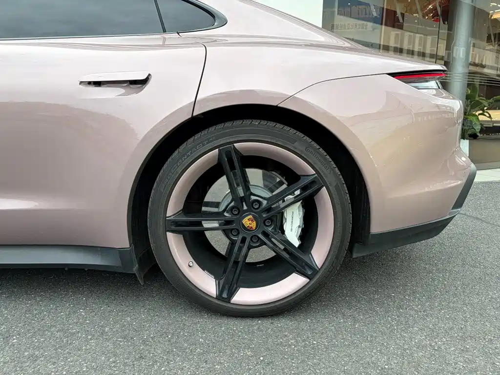 Porsche Taycan — миниатюра 5