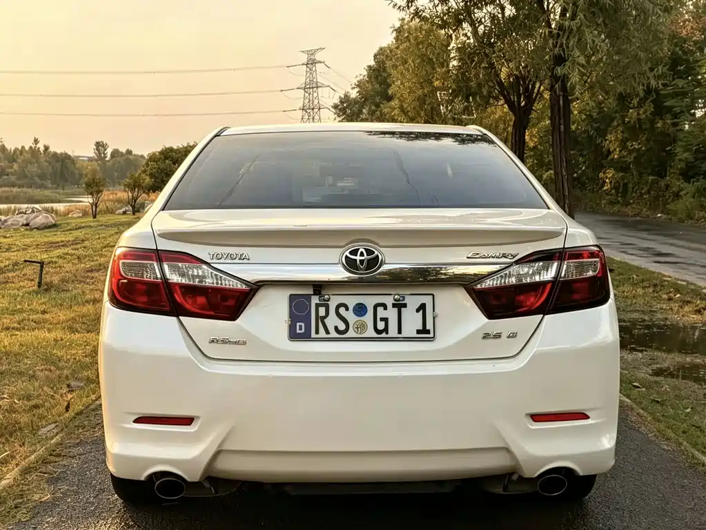 Toyota Camry — миниатюра 8