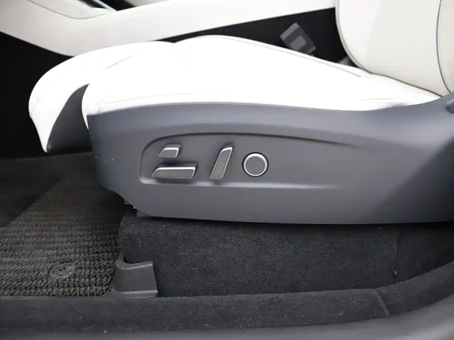 Tesla Model Y L — миниатюра 21