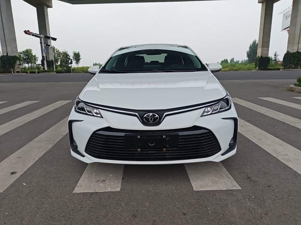 Toyota Corolla 1.2 л 2024 г. Белый, пробег 10000 км