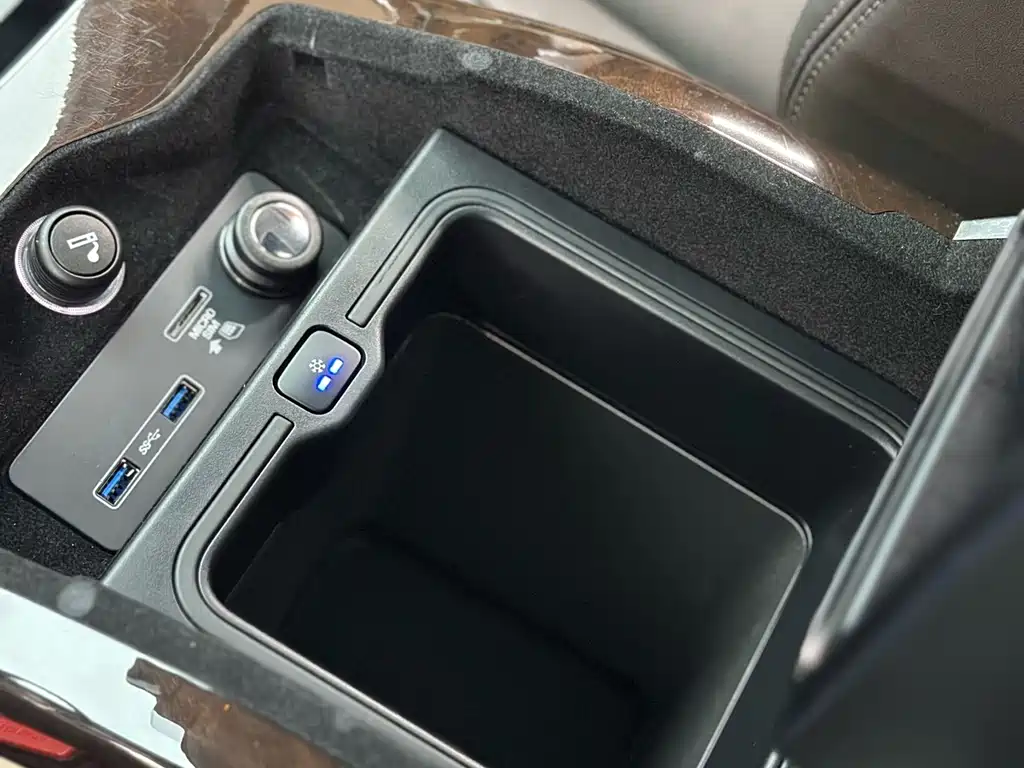 Land Rover Range Rover — миниатюра 16