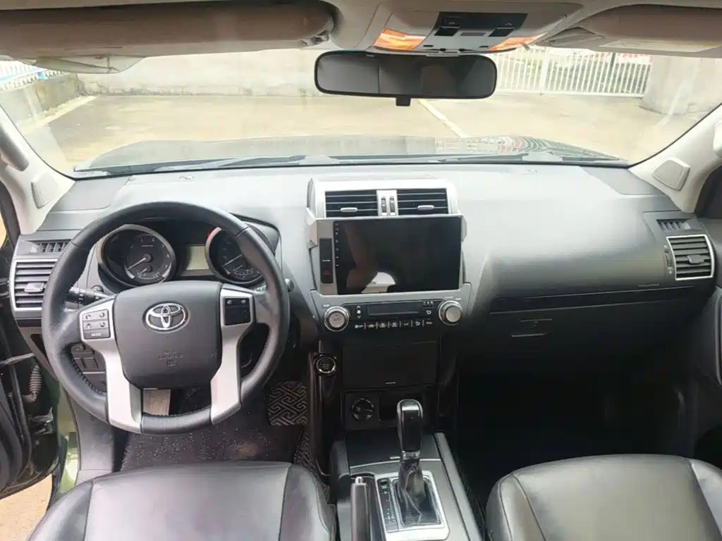 Toyota Land Cruiser Prado 2016 2.7L AT Standard
