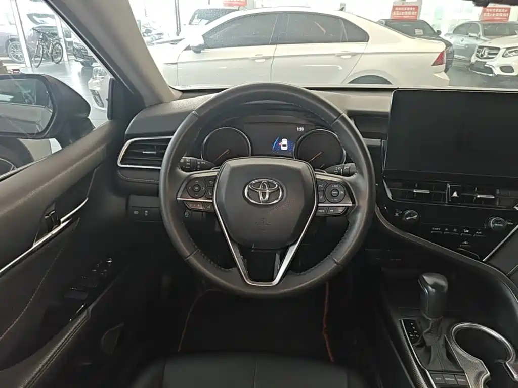 Toyota Camry — миниатюра 11