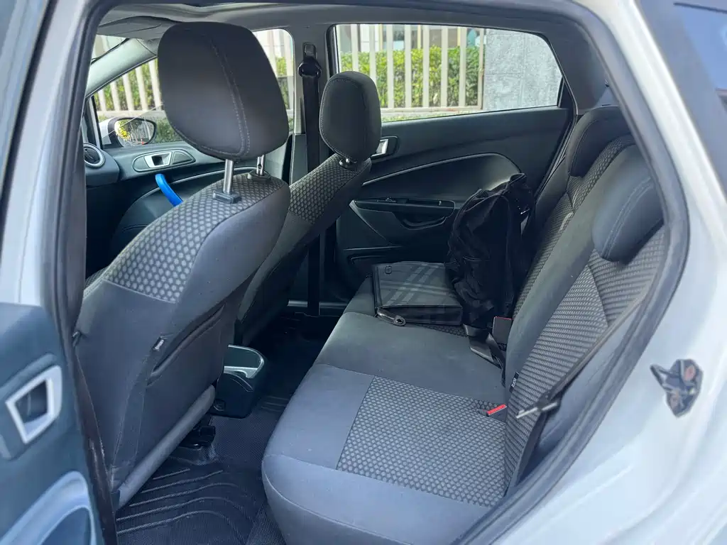 Ford Fiesta — миниатюра 5