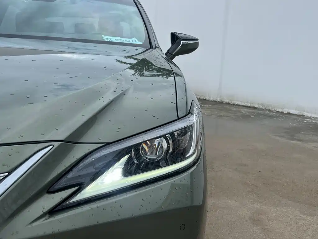 Lexus ES — миниатюра 11