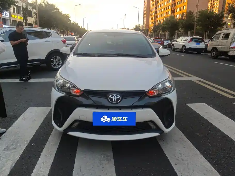 Toyota Yaris L — миниатюра 2