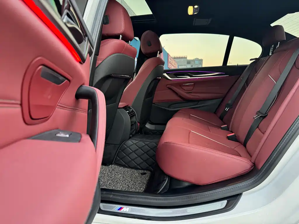 BMW 5 Series — миниатюра 17