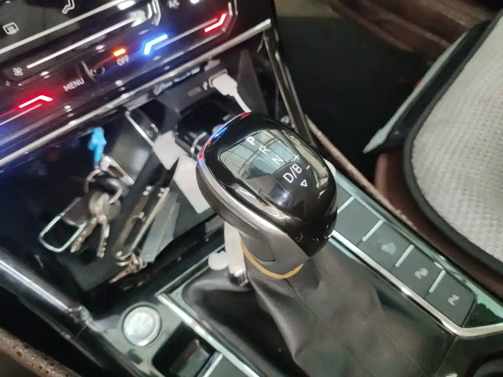 Volkswagen Passat PHEV — миниатюра 10
