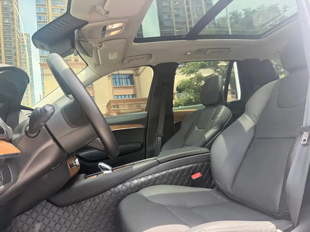 Volvo XC90 — миниатюра 9