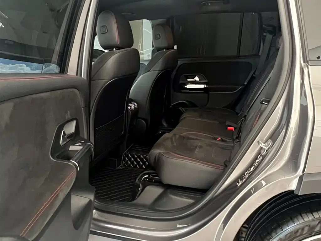 Mercedes-Benz GLB AMG — миниатюра 10