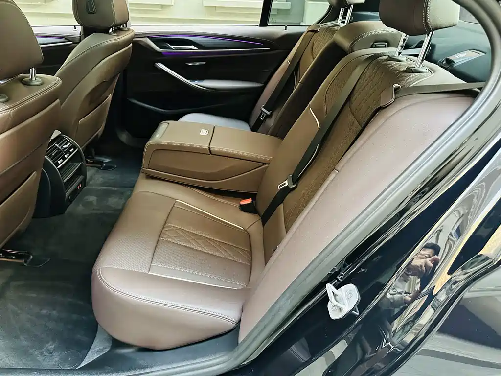 BMW 5 Series — миниатюра 16
