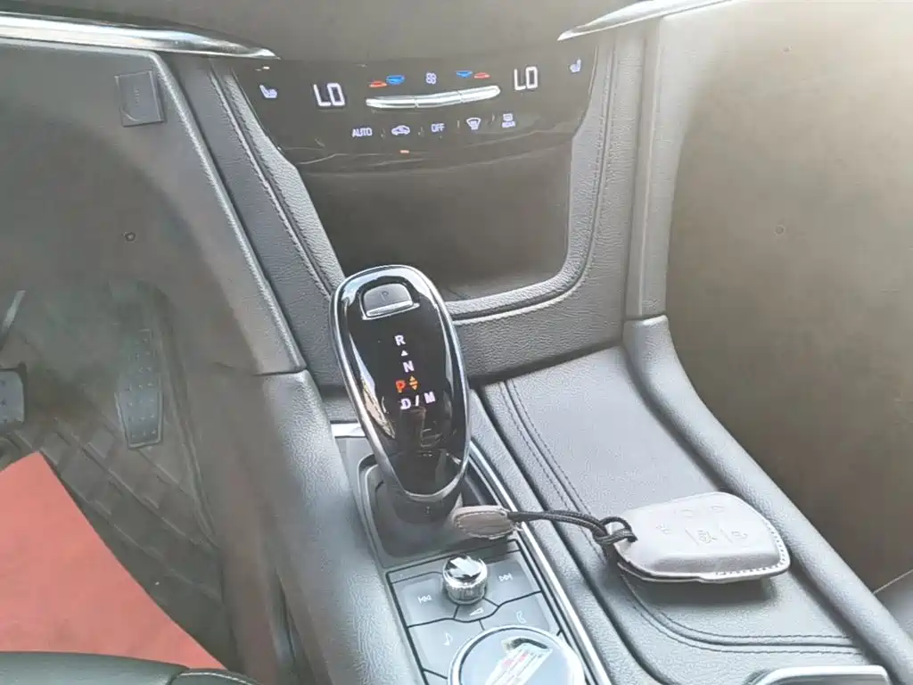 Cadillac XT6 — миниатюра 14