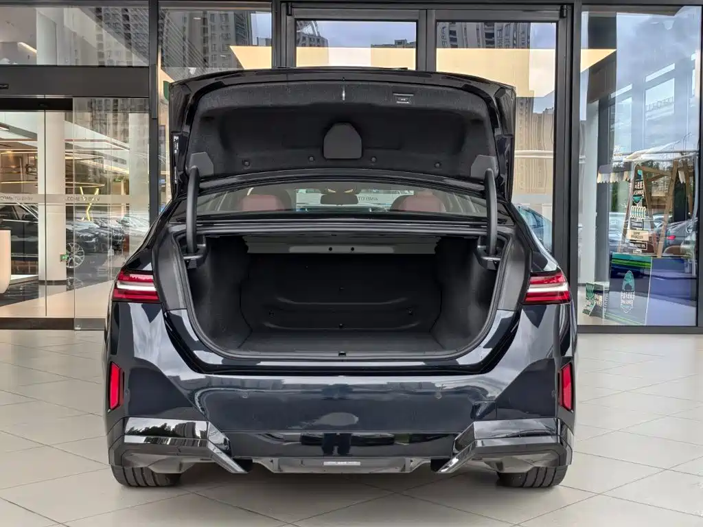 BMW i5 — миниатюра 17