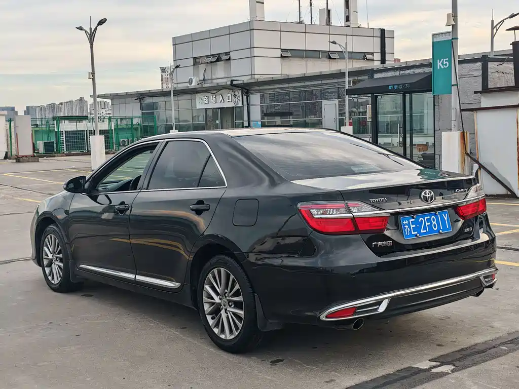 Toyota Camry 2016 2.5G Luxury