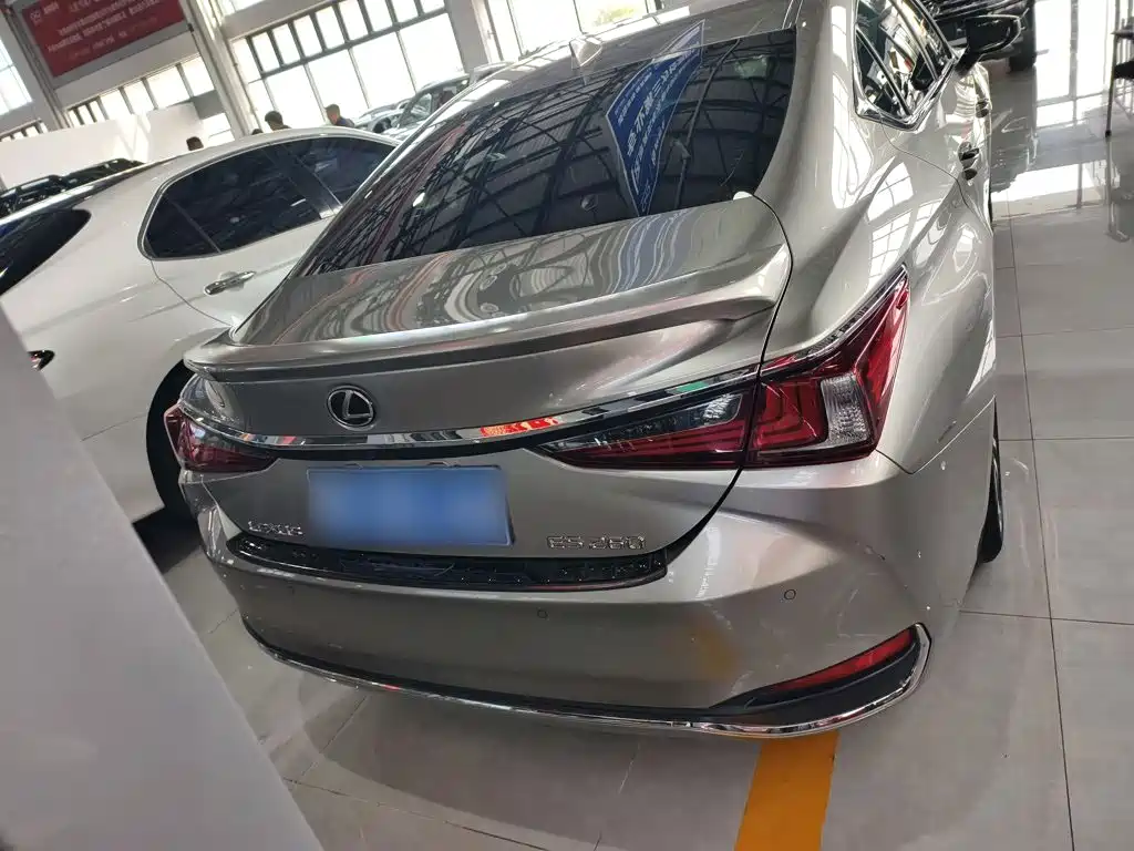 Lexus ES — миниатюра 6