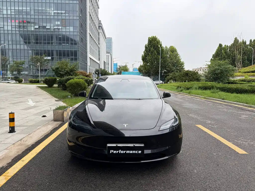Tesla Model 3 — миниатюра 2