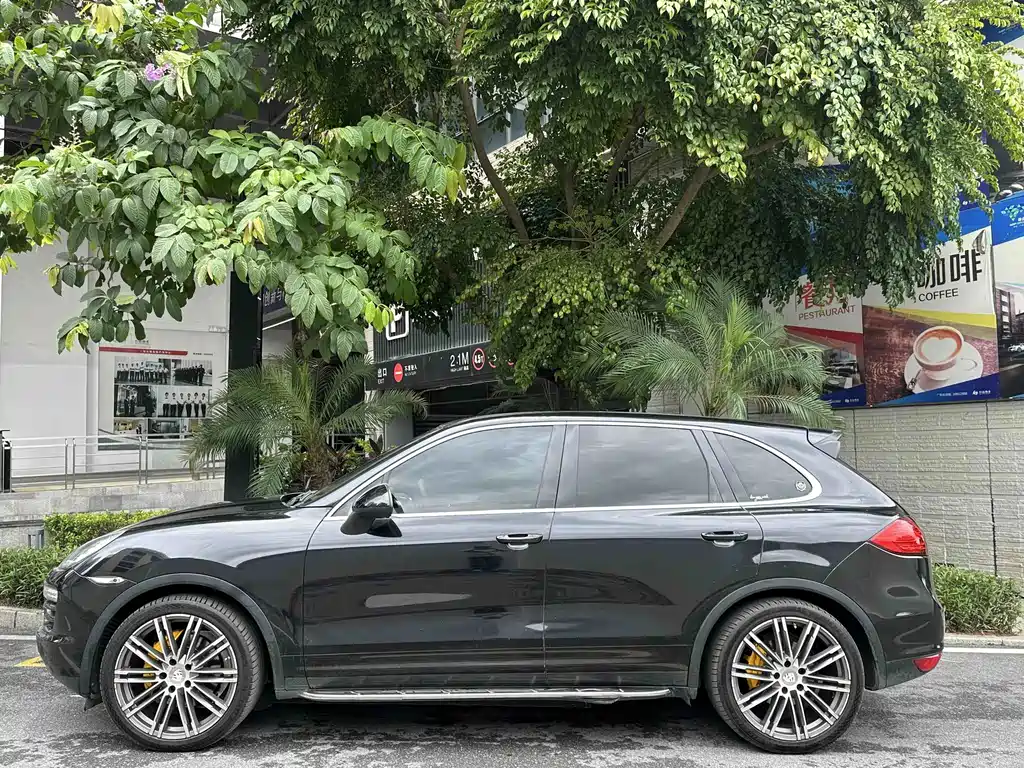 Porsche Cayenne — миниатюра 8