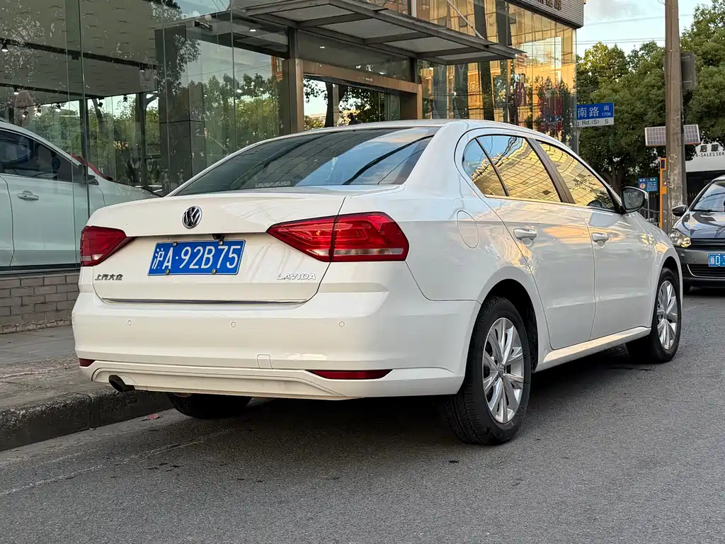 Volkswagen Lavida — миниатюра 4