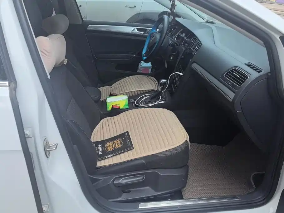 Volkswagen Golf EV — миниатюра 8