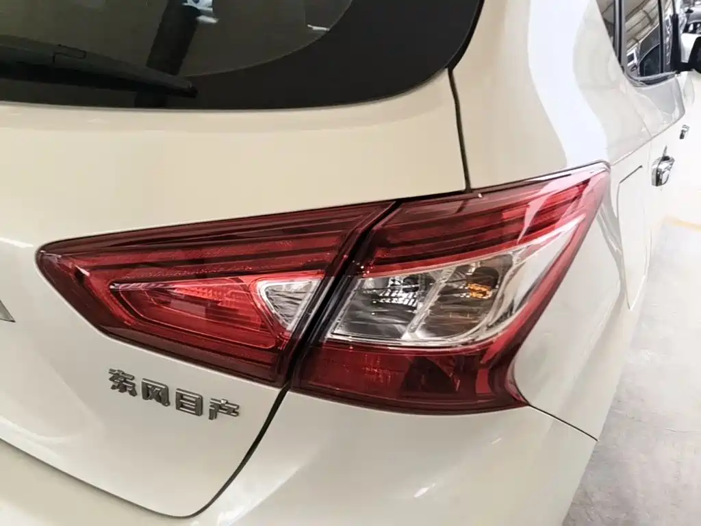 Nissan Tiida — миниатюра 8