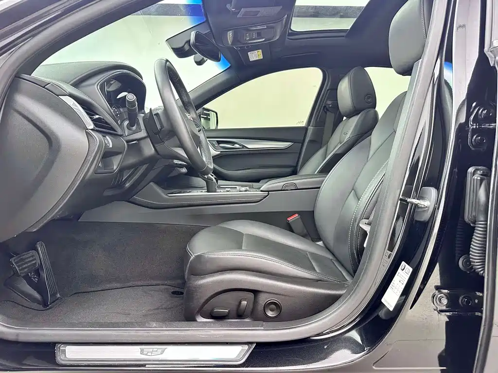 Cadillac CT5 — миниатюра 4