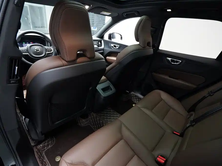 Volvo XC60 2024 B5 Luxury
