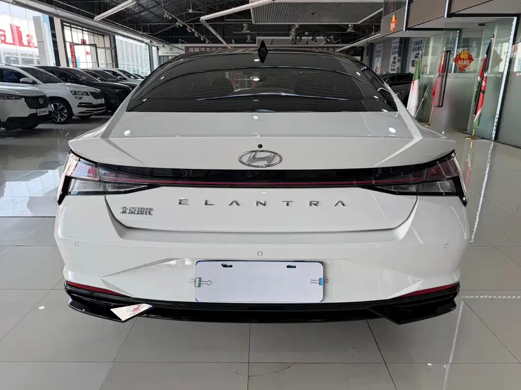Hyundai Elantra — миниатюра 11