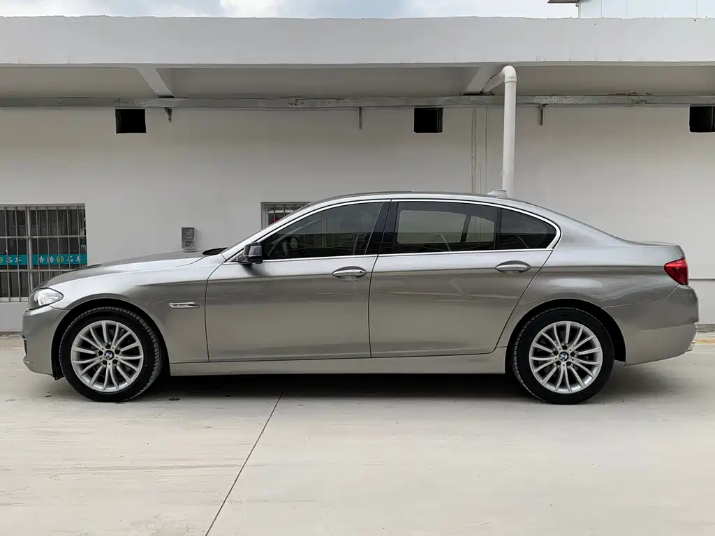 BMW 5 Series — миниатюра 4