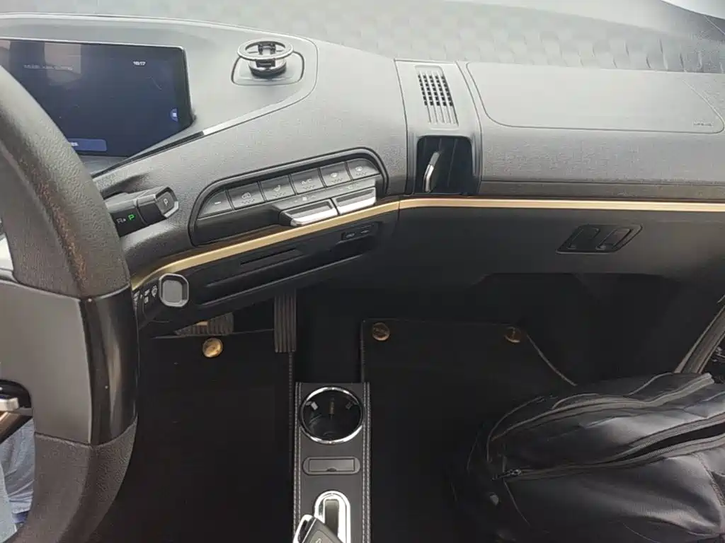 Baojun KiWi EV — миниатюра 13