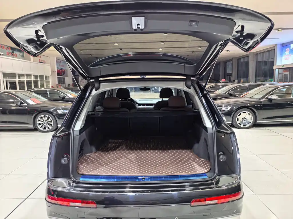 Audi Q7 — миниатюра 11