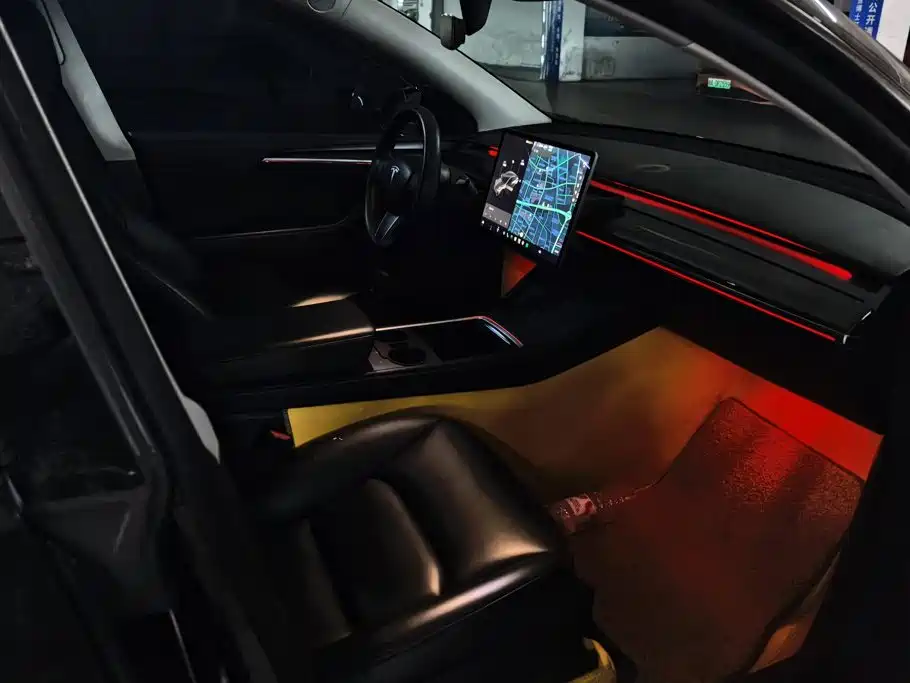 Tesla Model Y — миниатюра 8