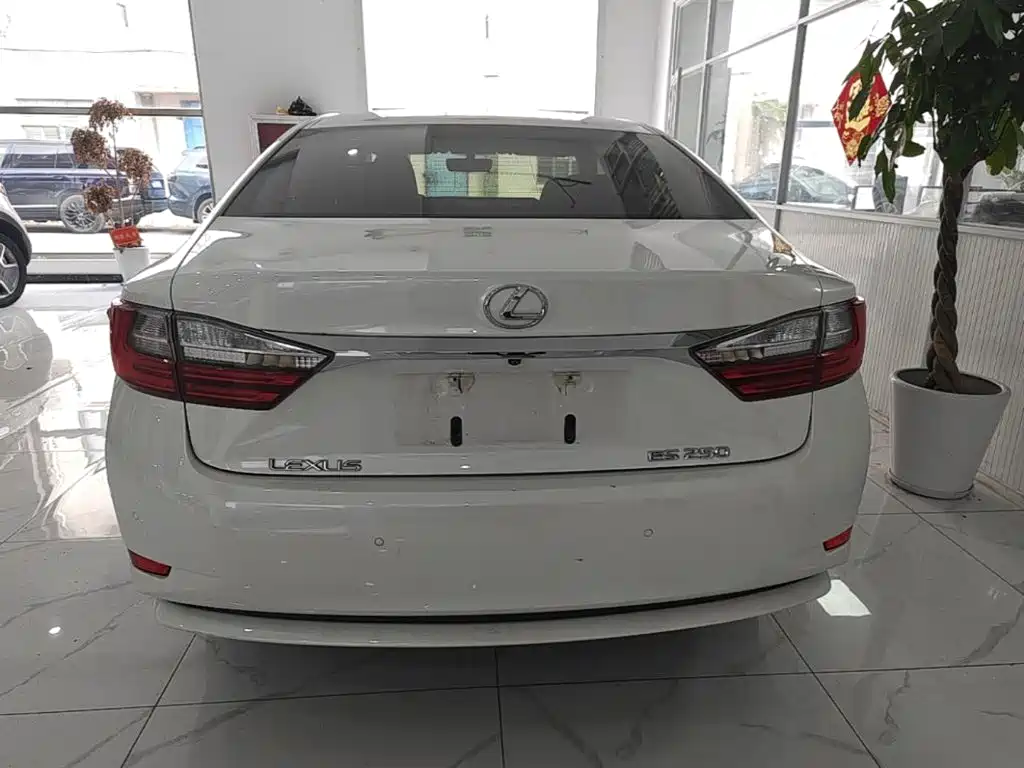 Lexus ES — миниатюра 6