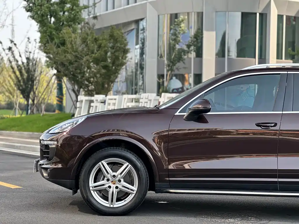 Porsche Cayenne — миниатюра 4