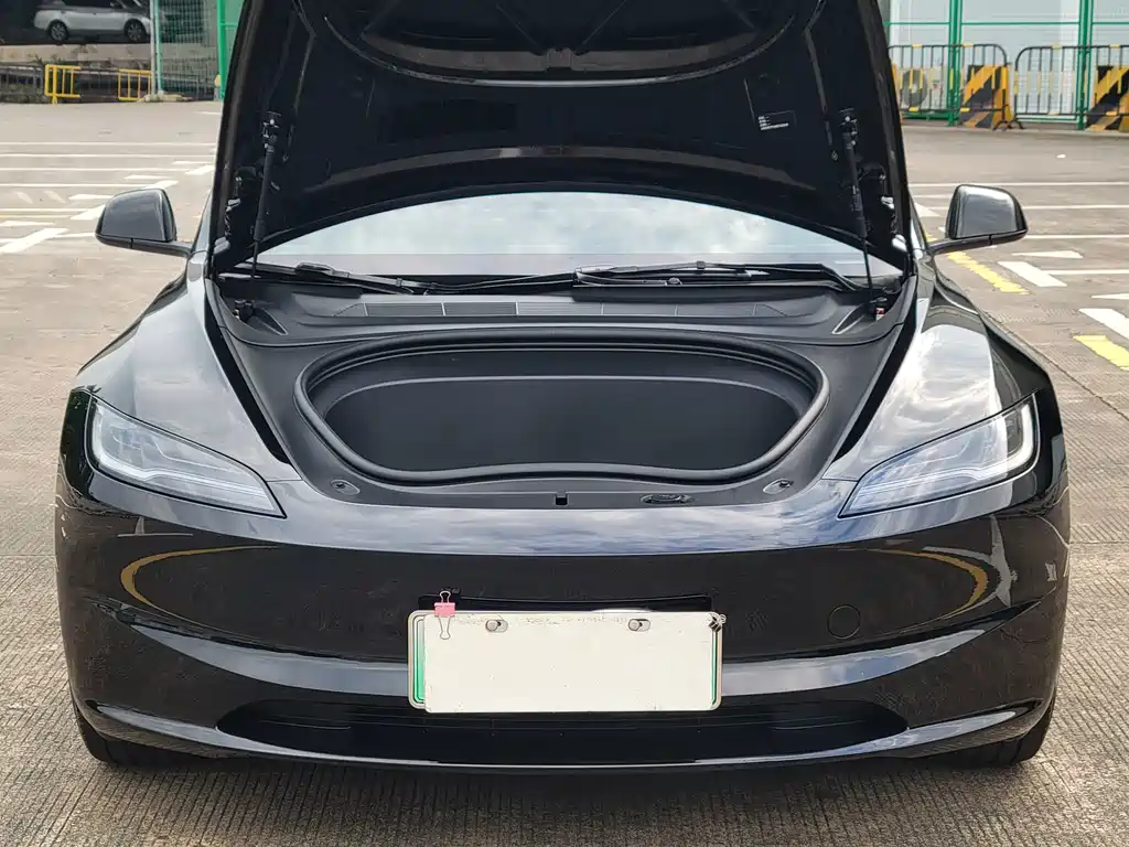 Tesla Model 3 — миниатюра 5