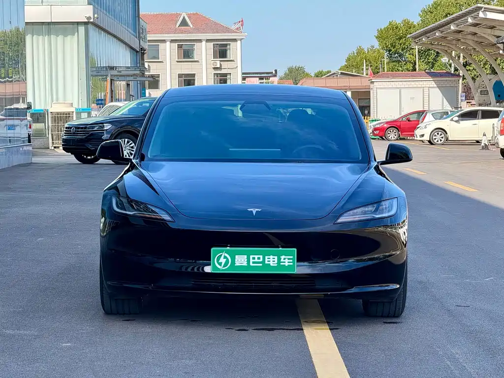 Tesla Model 3 — миниатюра 3