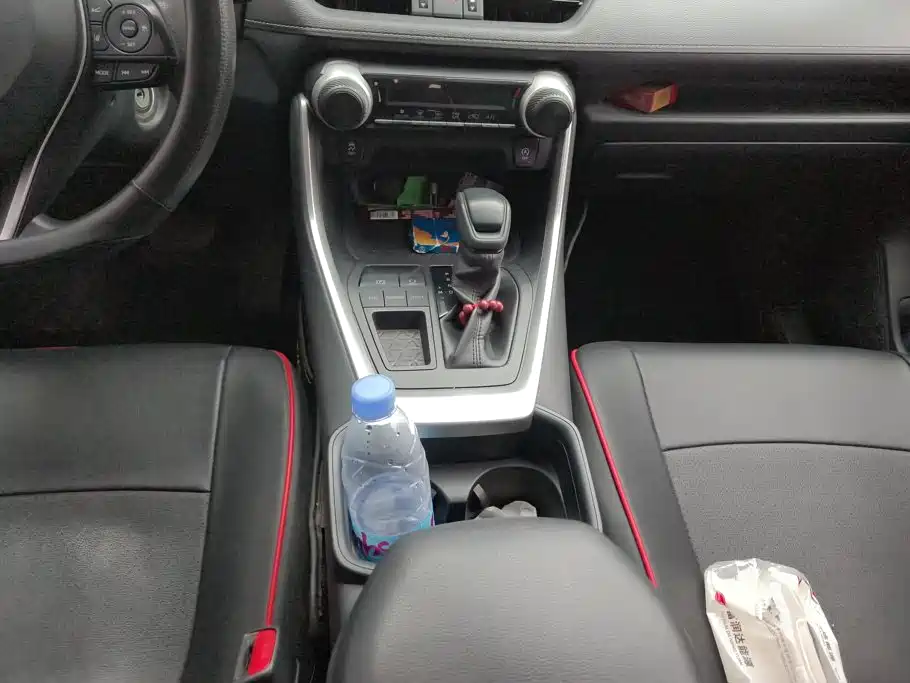 Toyota RAV4 — миниатюра 15