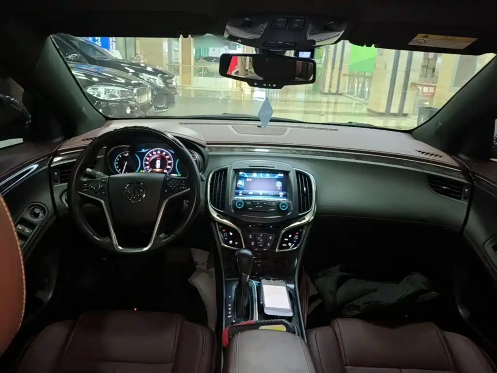 Buick LaCrosse — миниатюра 10