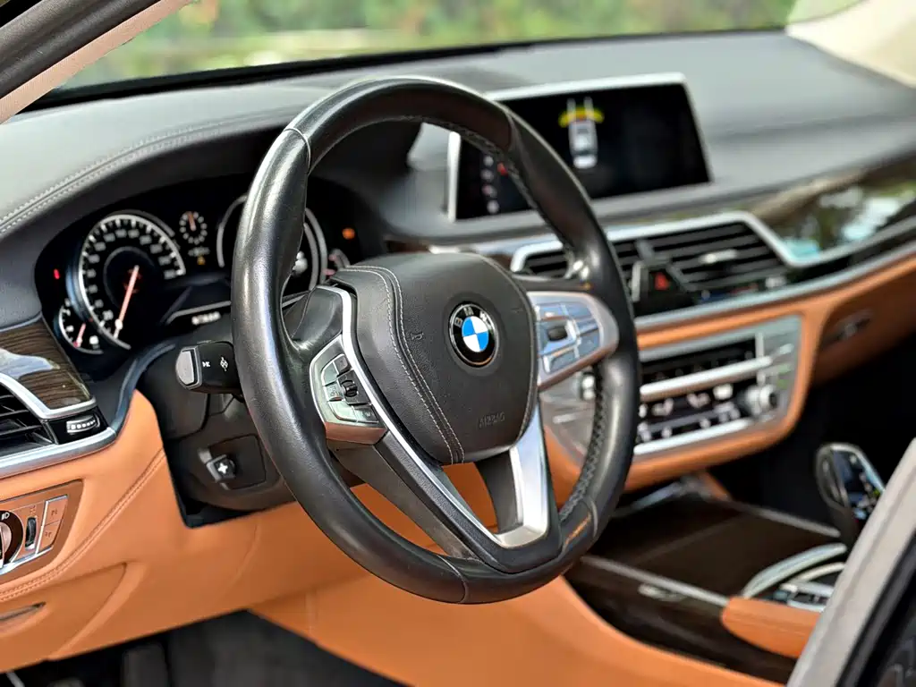BMW 7 Series — миниатюра 4