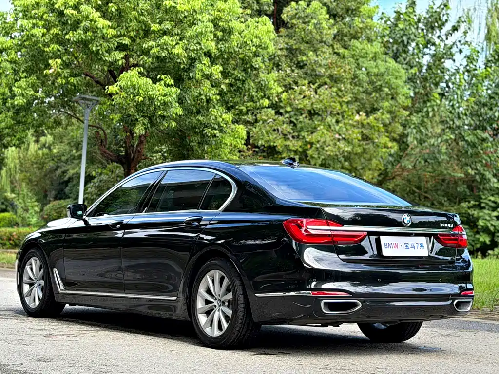 BMW 7 Series — миниатюра 17