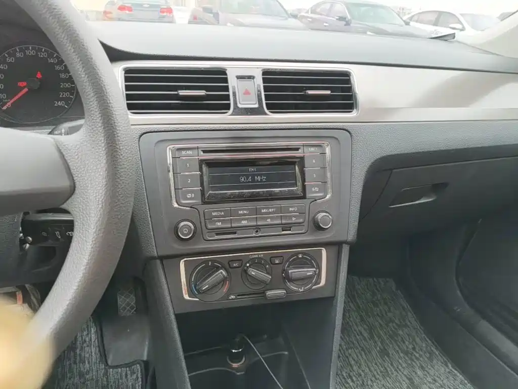 Volkswagen Santana — миниатюра 13