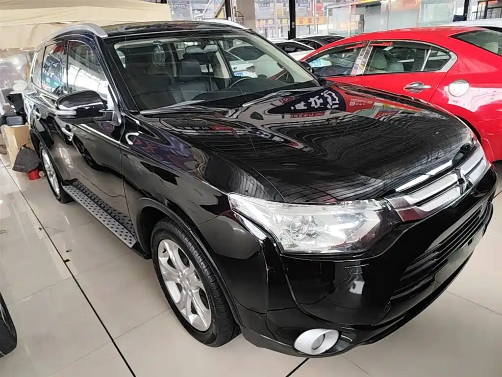 Mitsubishi Outlander 2014 2.4L Luxury 5 мест
