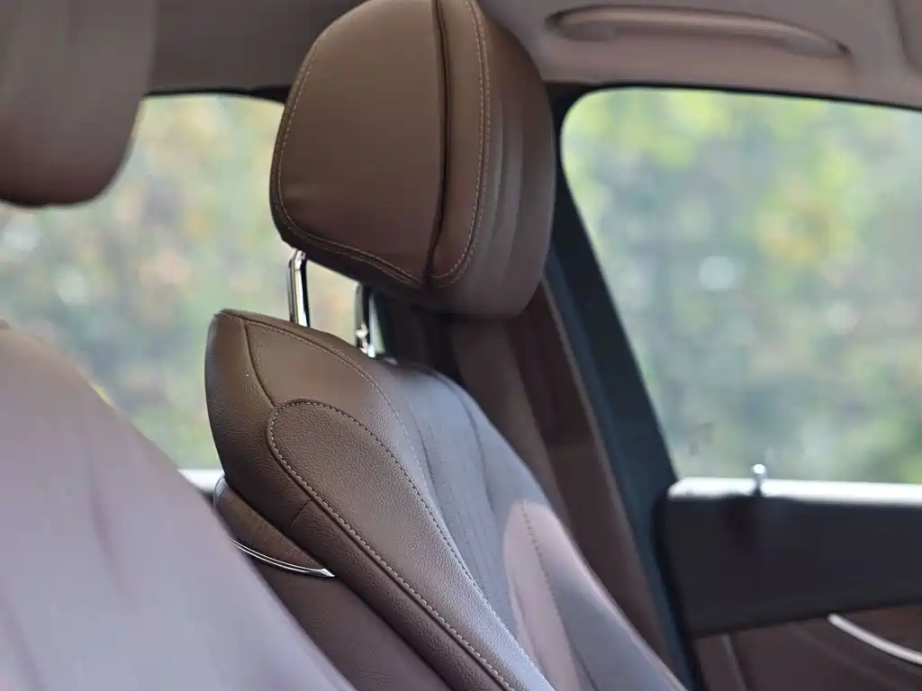 Mercedes-Benz E-Class — миниатюра 12