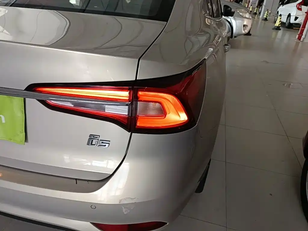 Roewe i5 — миниатюра 8