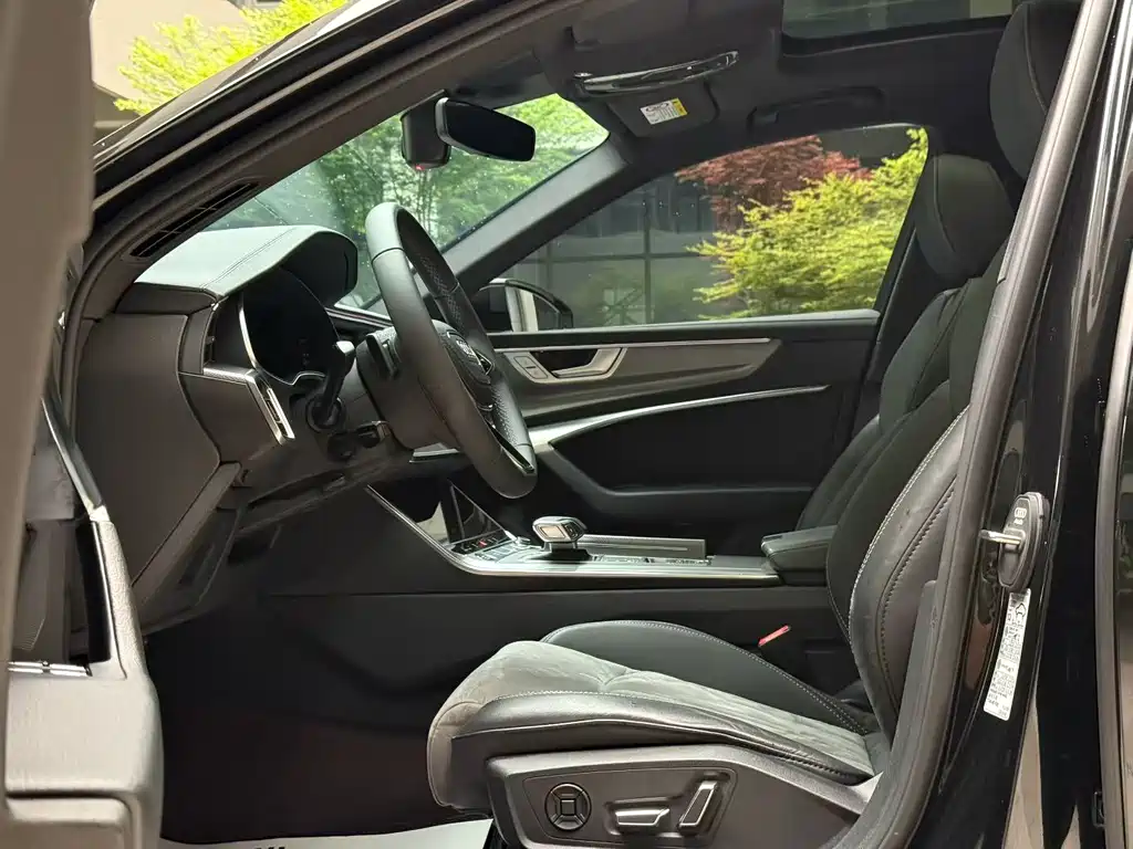 Audi A6L 2023 40 TFSI Luxury