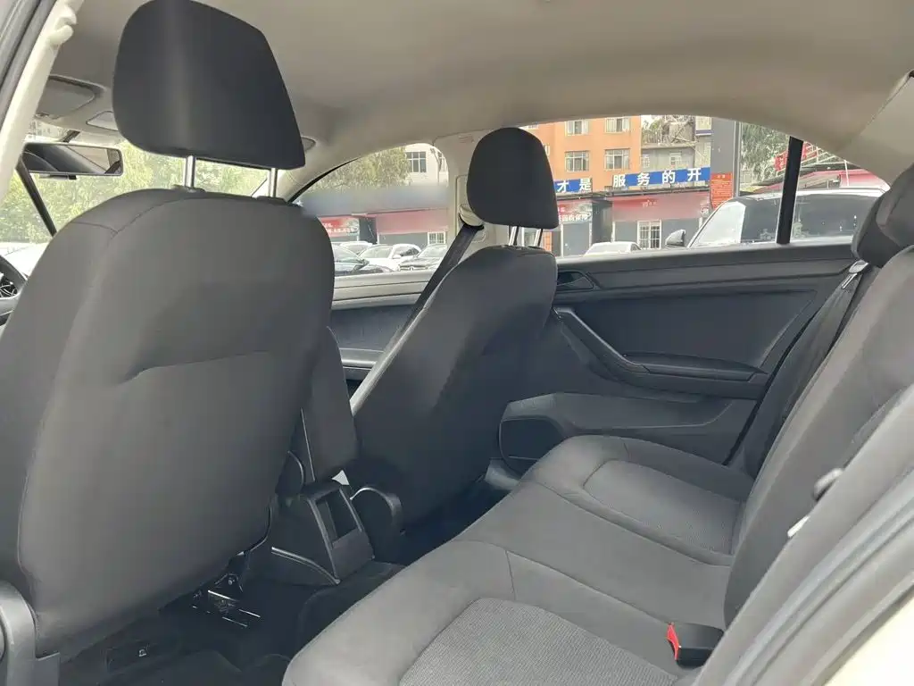 Volkswagen Jetta — миниатюра 10
