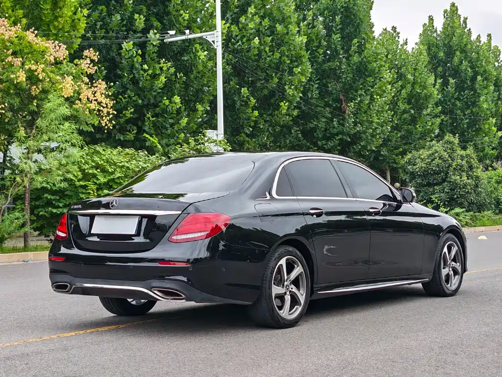 Mercedes-Benz E-Class — миниатюра 7