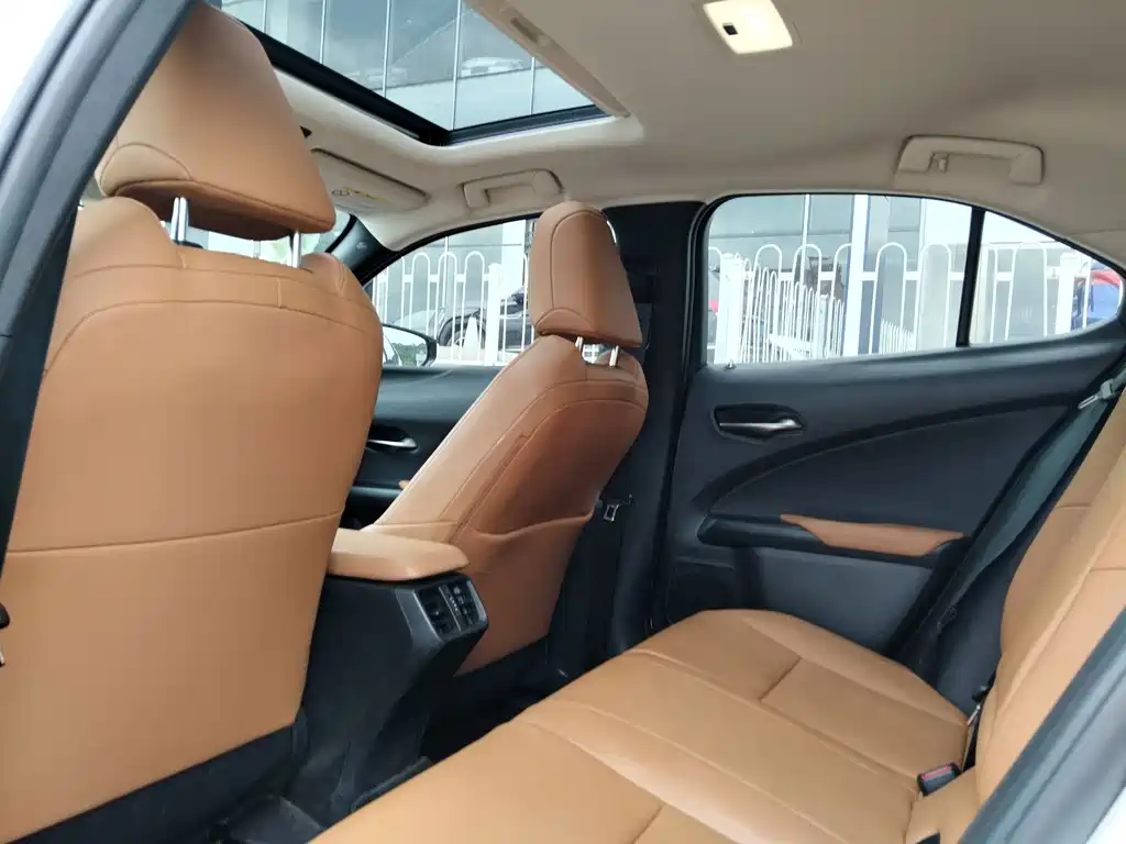 Lexus UX — миниатюра 7