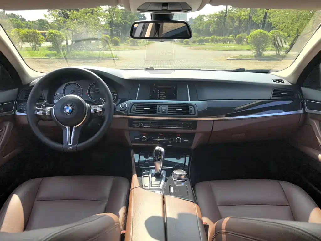 BMW 5 Series — миниатюра 12